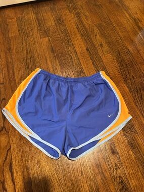 Nike dry women’s dri-fit tempo running short